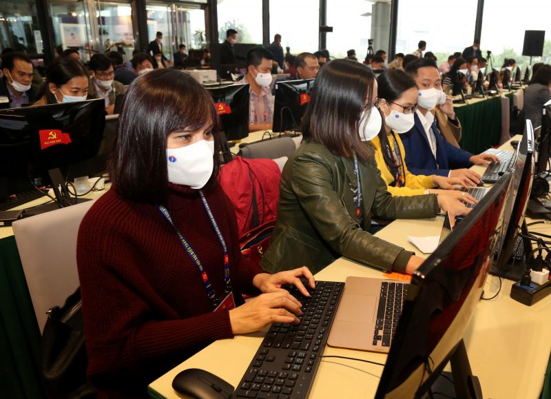Phóng viên tại Đại hội Đảng XIII thực hiện nghiêm biện pháp phòng, chống dịch - ảnh 2