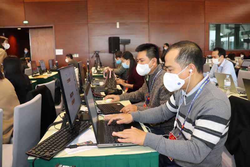 Phóng viên tại Đại hội Đảng XIII thực hiện nghiêm biện pháp phòng, chống dịch - ảnh 3