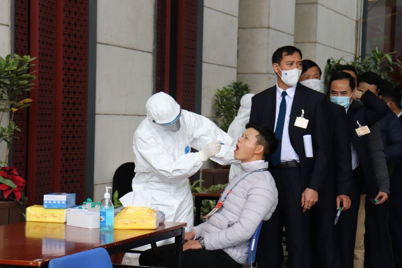 Xét nghiệm COVID-19 cho phóng viên báo chí và lực lượng an ninh phục vụ Đại hội Đảng XIII - ảnh 2