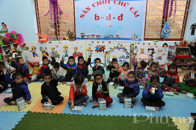 Vinamilk và Quỹ sữa Vươn cao Việt Nam trao tặng 94.000 ly sữa cho trẻ em khó khăn tỉnh Hà Giang - ảnh 4