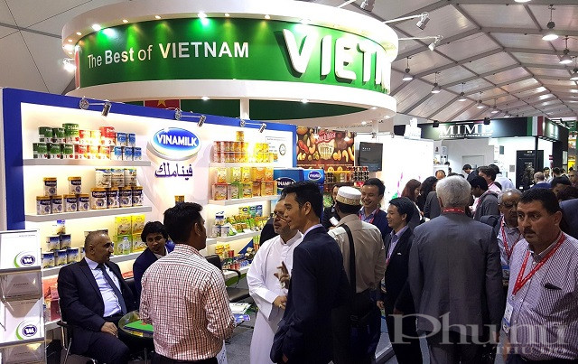 Tại hàng trăm sự kiện, hội chợ quốc tế, triển lãm trong 10 năm qua, Vinamilk đều mang theo biểu trưng của Thương Hiệu Quốc Gia như một niềm tự hào để giới thiệu đến bạn bè quốc tế. Tại hàng trăm sự kiện, hội chợ quốc tế, triển lãm trong 10 năm qua, Vinamilk đều mang theo biểu trưng của Thương Hiệu Quốc Gia như một niềm tự hào để giới thiệu đến bạn bè quốc tế.