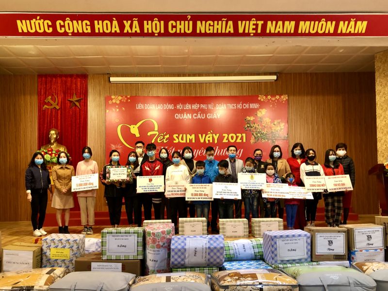 Hội LHPN quận cùng các đoàn thể, doanh nghiệp xã hội trao quà cho các em nhỏ tại làng trẻ em Birla