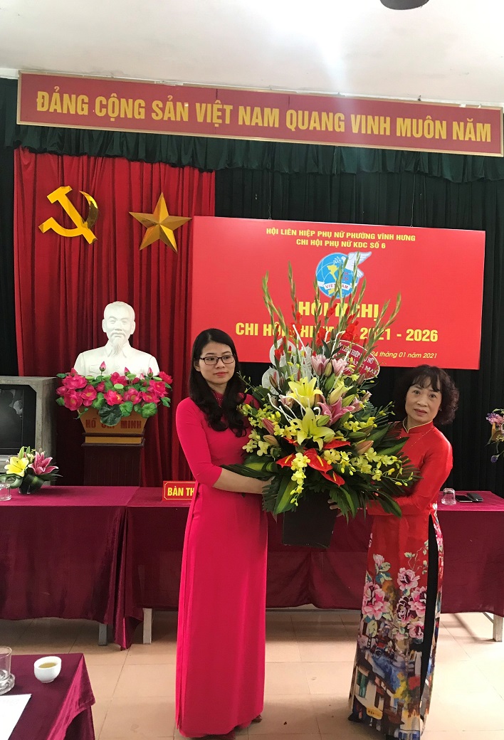 Hội LHPN quận Hoàng Mai chúc mừng hội nghị chi hội điểm phường Vĩnh Hưng