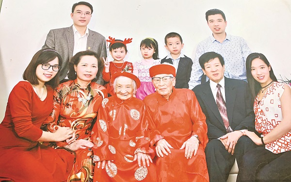 Đại gia đình đông đúc hòa thuận của cụ Trần Thị Ba