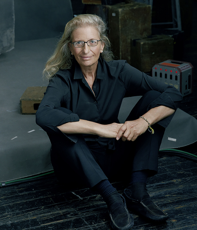Nữ nhiếp ảnh gia người Mỹ, Annie Leibovitz.