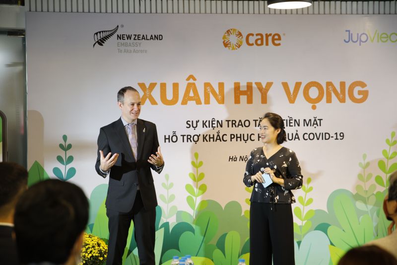 Ông Joseph Mayhew, Đại biện Lâm thời New Zealand tại Việt Nam phát biểu tại buổi trao tiền hỗ trợ