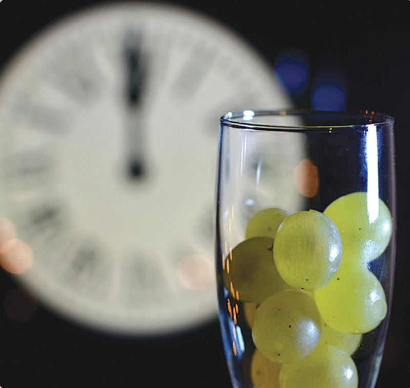 Ăn 12 trái nho mang ý nghĩa năm mới thuận lợi trong văn hóa đón năm mới của Tây Ban Nha.