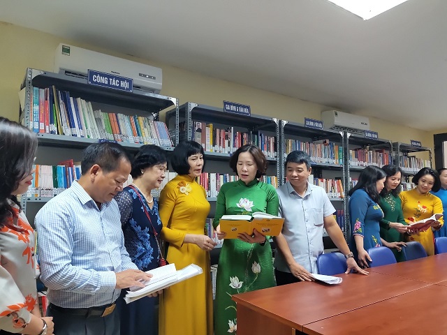 Hội LHPN quận Ho&agrave;n Kiếm ra mắt m&ocirc; h&igrave;nh &ldquo;Thư viện phụ nữ&rdquo;.