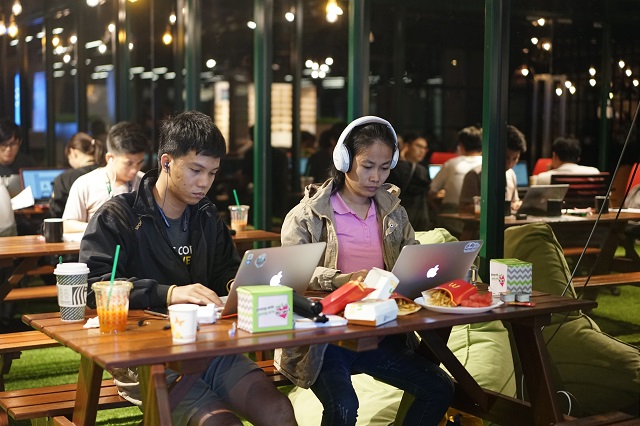 L&ecirc; Thắm l&agrave;m việc bất cứ l&uacute;c n&agrave;o