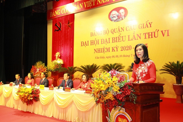 B&iacute; thư quận ủy Cầu Giấy Trần Thị Phương Hoa ph&aacute;t biểu tại Đại hội Đại biểu đảng bộ quận lần thứ VI nhiệm kỳ 2020-2025