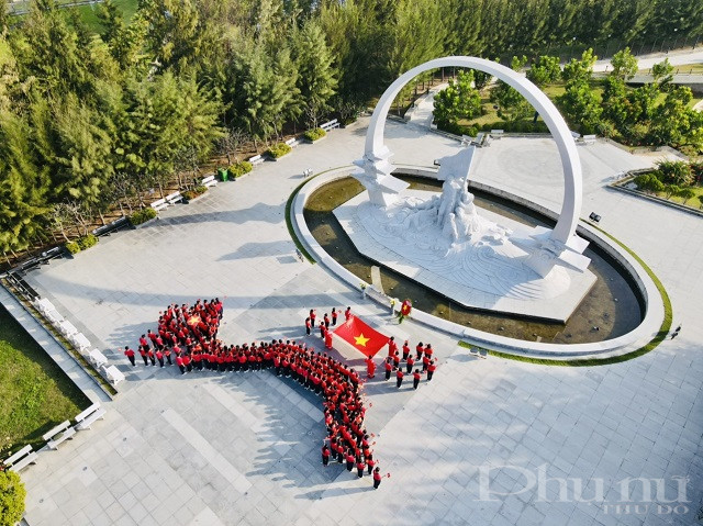 Hành trình Mùa Xuân từ những giếng dầu tại Đài tưởng niệm các chiến sỹ Gạc Ma (Cam Ranh – Khánh Hoà)