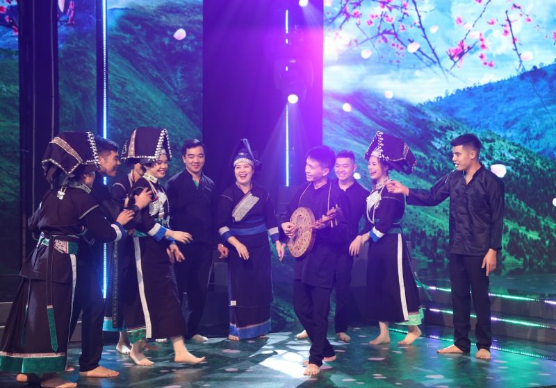 Chương tr&igrave;nh đem đến cho kh&aacute;n giả sắc xu&acirc;n tr&ecirc;n mọi miền Tổ quốc