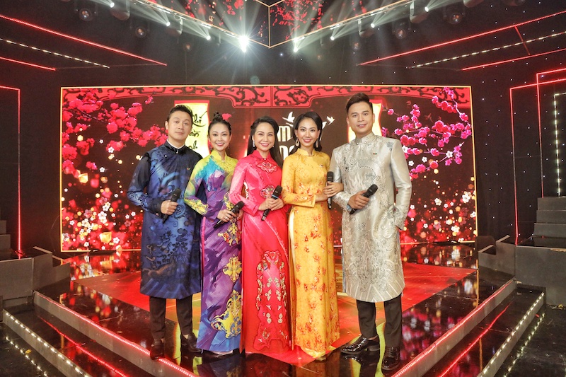 Lần đầu ti&ecirc;n 5 MC nổi tiếng của 