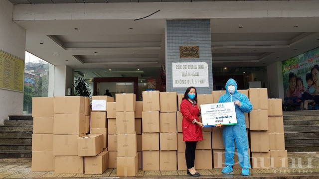 Công ty TNHH Nestlé tiếp nguồn năng lượng cho các chiến sỹ áo trắng tại tuyến đầu chống dịch tại Hà Nội.1