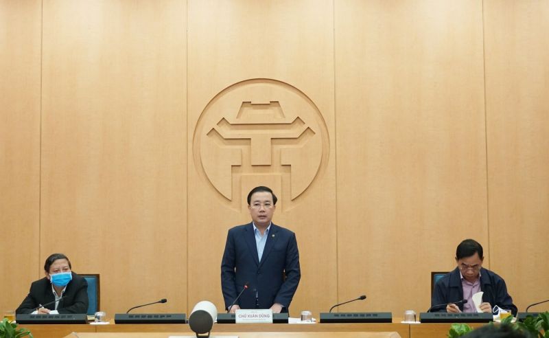 Phó CT UBND TP Chử Xuân Dũng thông tin tại cuộc họp BCĐ thành phố.
