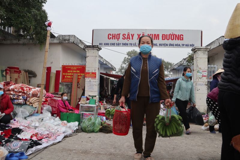 Chỉ họp theo phiên vào buổi sáng những ngày mùng 2,4,7,9... (âm lịch) hàng tháng, chợ Sậy (xã Kim Đường, Ứng Hòa, Hà Nội) vẫn còn lưu giữ được những nét đặc trưng riêng của vùng quê Bắc Bộ. Chỉ họp theo phiên vào buổi sáng những ngày mùng 2,4,7,9... (âm lịch) hàng tháng, chợ Sậy (xã Kim Đường, Ứng Hòa, Hà Nội) vẫn còn lưu giữ được những nét đặc trưng riêng của vùng quê Bắc Bộ.