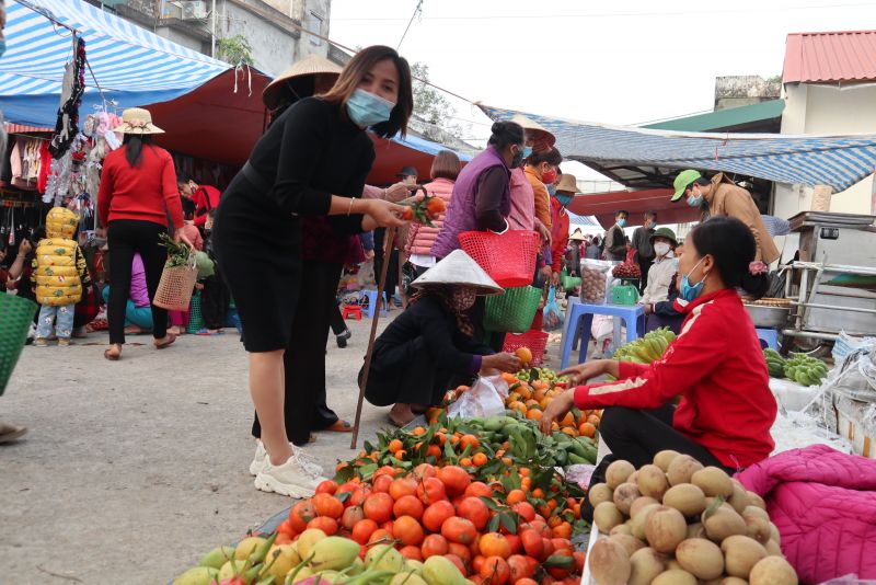Thương nhớ phiên chợ quê ngày giáp Tết - ảnh 2