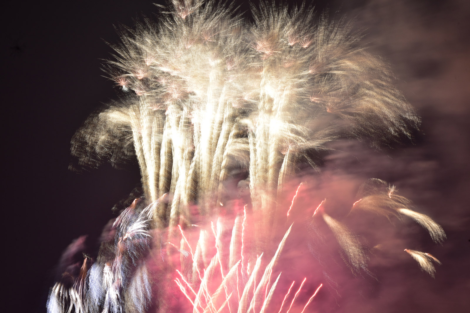 Mãn nhãn với màn pháo hoa đặc biệt đêm giao thừa chào Xuân mới Tân Sửu 2021 - ảnh 6