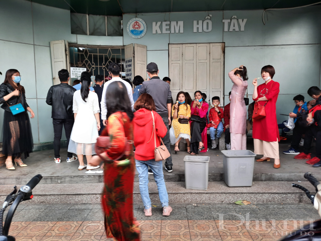 Người dân nô nức đi du xuân đầu năm - ảnh 10