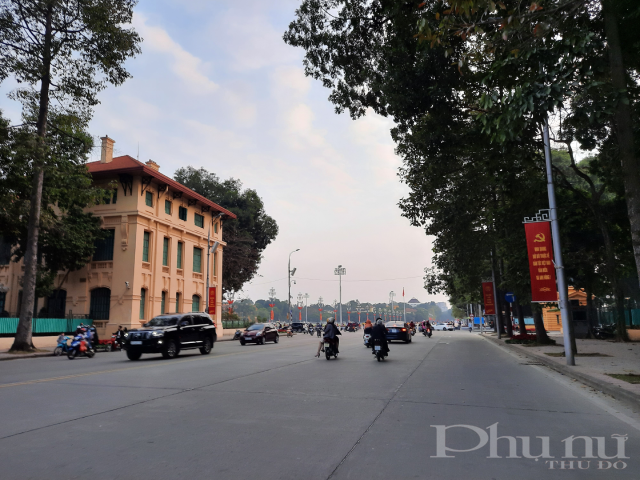 Giao th&ocirc;ng tại khu vực đường H&ugrave;ng Vương thưa thớt hơn.