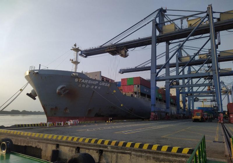 Chuyến t&agrave;u đầu ti&ecirc;n của năm mới STARSHIP URSA cập cảng cảng T&acirc;n Cảng C&aacute;t L&aacute;i v&agrave;o l&uacute;c 1h s&aacute;ng ng&agrave;y 12/2/2021. Ảnh: VGP/ Phan Trang.