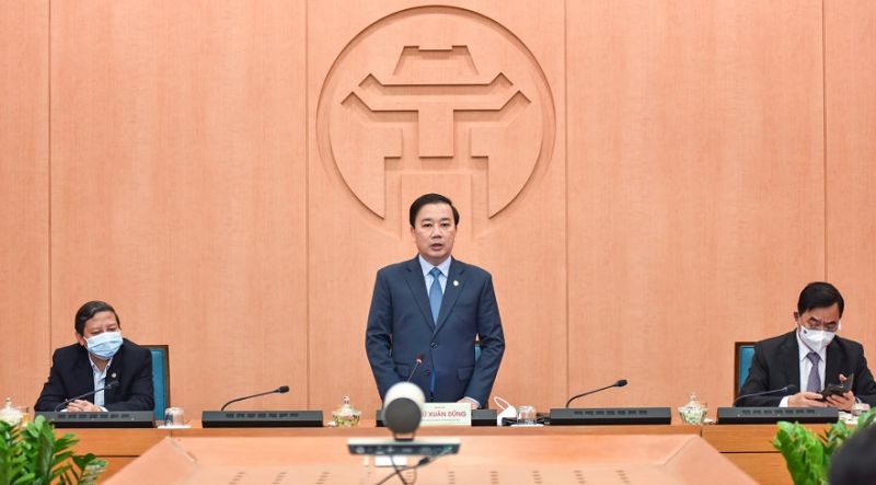 Ph&oacute; Chủ tịch UBND TP H&agrave; Nội Chử Xu&acirc;n Dũng - Trưởng Ban Chỉ đạo c&ocirc;ng t&aacute;c ph&ograve;ng, chống dịch bệnh Covid-19 TP chỉ đạo tại phi&ecirc;n họp