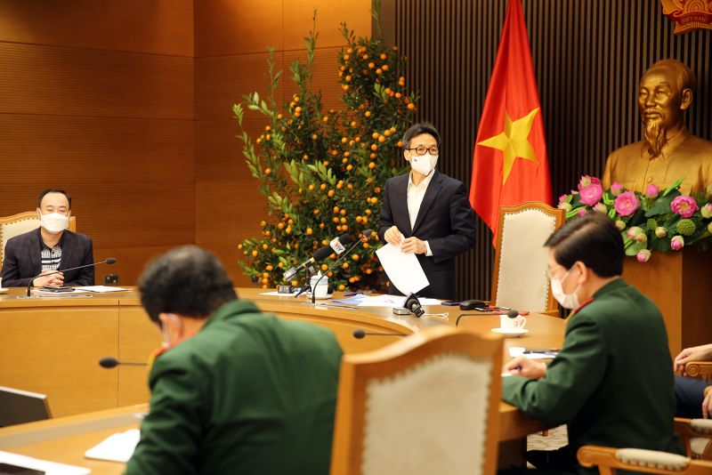 Ph&oacute; Thủ tướng Vũ Đức Đam nhắc nhở c&aacute;c địa phương tiếp tục siết chặt c&ocirc;ng t&aacute;c ph&ograve;ng chống dịch, lu&ocirc;n sẵn s&agrave;ng, kh&ocirc;ng được lơ l&agrave;, chủ quan, khi cả nước quay trở lại l&agrave;m việc sau kỳ nghỉ Tết. Ảnh: VGP/Đ&igrave;nh Nam