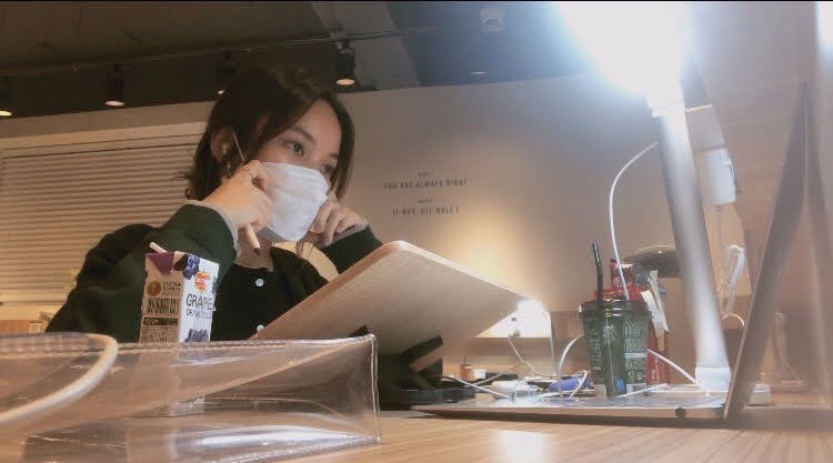 Sinh viên Ngân Hà ôn thi tại studyroom của Trường Nữ sinh Ewha (Hàn Quốc).  Ảnh: NVCC