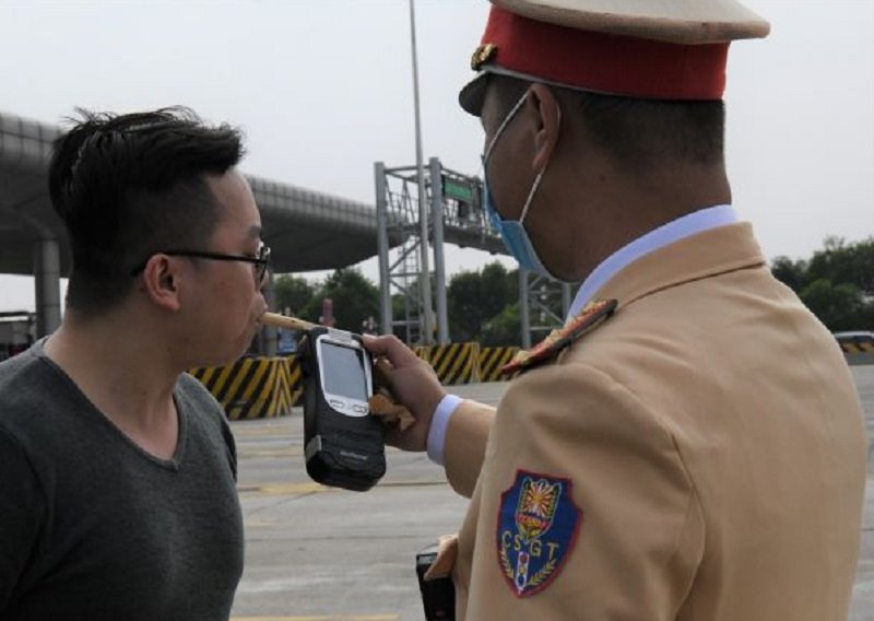 C&oacute; 258 trường hợp vi phạm nồng độ cồn bị lực lượng CSGT xử l&yacute; trong ng&agrave;y m&ugrave;ng 2 Tết T&acirc;n Sửu