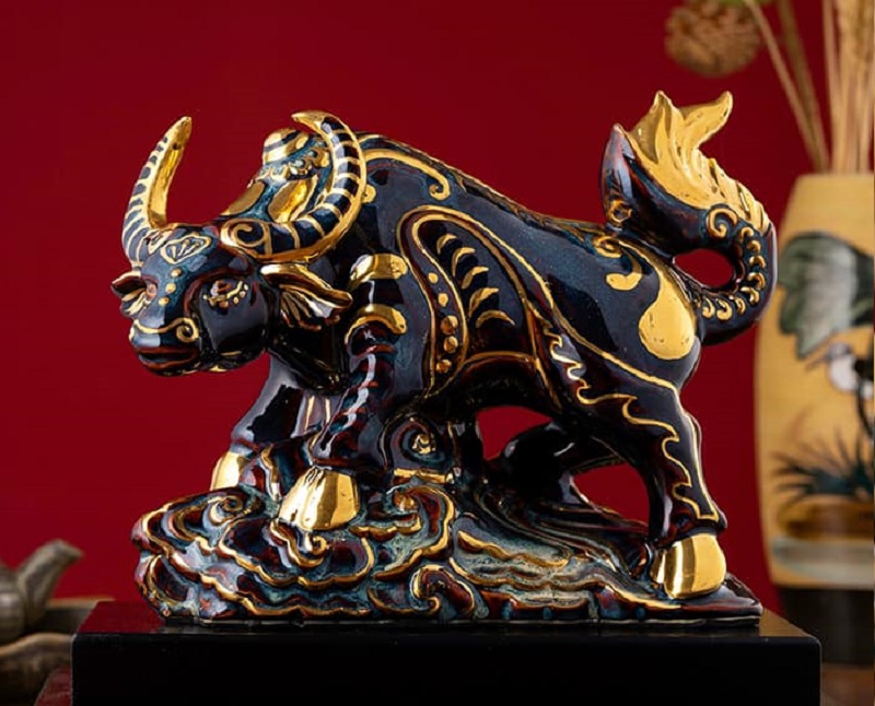 Tượng trâu phong thủy được sử dụng để chiêu tài, nạp khí, tăng thịnh vượng. Tượng trâu phong thủy được sử dụng để chiêu tài, nạp khí, tăng thịnh vượng.