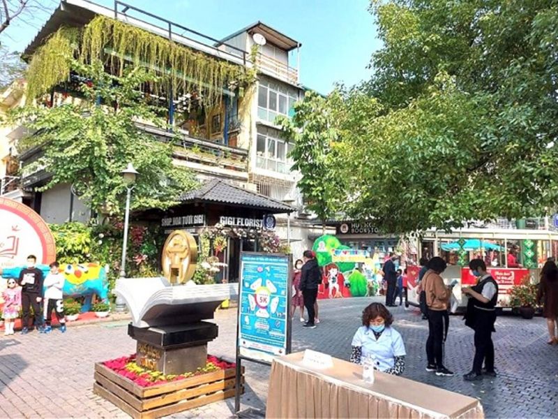 Phố s&aacute;ch Xu&acirc;n thực hiện đầy đủ c&aacute;c biện ph&aacute;p ph&ograve;ng dịch.