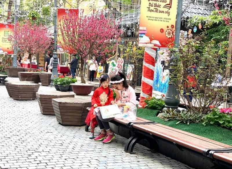 Phố s&aacute;ch thu h&uacute;t sự quan t&acirc;m của độc giả trong kh&ocirc;ng gian truyền thống ...