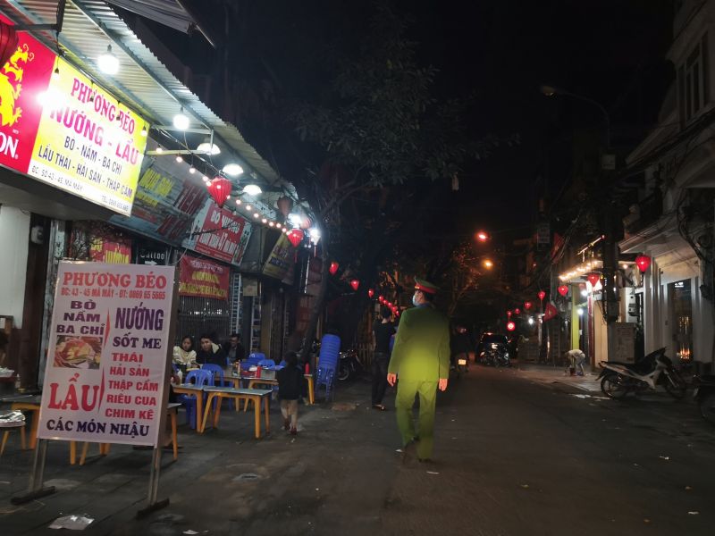 Chỉ còn một vài khách cuối cùng...