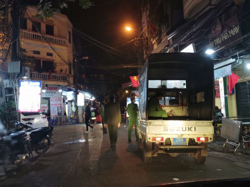 Một người dân cảm nhận: Hà Nội như đang trở lại gần một năm về trước. Nhưng lần này, mọi quyết tâm của Chính phủ và nhân dân sẽ được đẩy lên cao hơn nữa, một lòng chống dịch hơn nữa