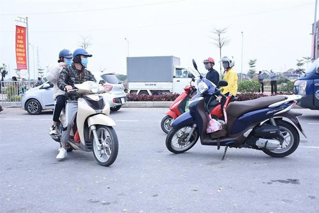 Người dân từ Hải Dương lên Hà Nội được khuyến cáo tự cách ly tại nhà. Người dân từ Hải Dương lên Hà Nội được khuyến cáo tự cách ly tại nhà.