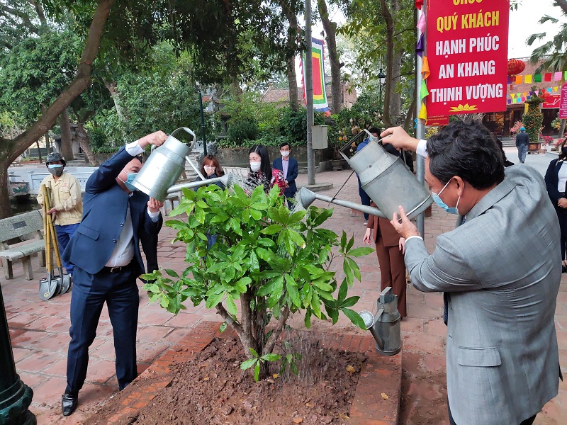 Sự kiện Tết tr&ocirc;ng c&acirc;y &ldquo;Phụ nữ vun trồng tương lai&rdquo; h&ocirc;m nay l&agrave; hoạt động đầu ti&ecirc;n của phụ nữ cả nước nhằm hưởng ứng s&aacute;ng kiến trồng mới 1 tỷ c&acirc;y xanh giai đoạn 2021 - 2025, thiết thực triển khai Chỉ thị số 45/CT-TTg của Thủ tướng Ch&iacute;nh phủ về tổ chức phong tr&agrave;o &ldquo;Tết trồng c&acirc;y&rdquo; v&agrave; tăng cường c&ocirc;ng t&aacute;c bảo vệ, ph&aacute;t triển rừng ngay từ đầu năm 2021