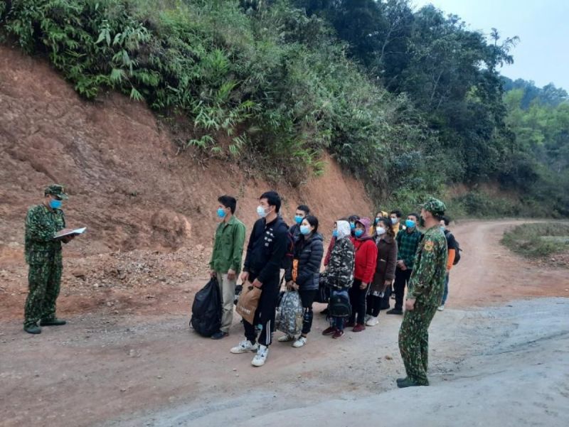 Đồn Bi&ecirc;n ph&ograve;ng T&acirc;n Thanh (BĐBP tỉnh Lạng Sơn) vừa ph&aacute;t ph&aacute;t hiện, bắt giữ 14 c&ocirc;ng d&acirc;n nhập cảnh tr&aacute;i ph&eacute;p v&agrave;o Việt Nam.