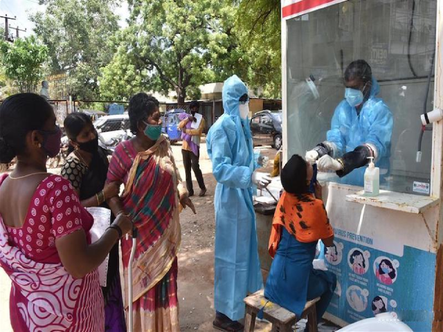 Số ca nhiễm COVID-19 của Ấn Độ sụt giảm mạnh - ảnh 1