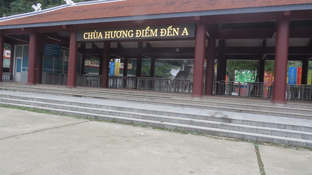 Trạm kiểm so&aacute;t v&eacute; bến Thi&ecirc;n Tr&ugrave; chiều 18/2 vắng b&oacute;ng người