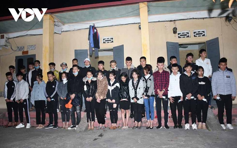 Hơn 30 đối tượng vượt chốt kiểm soát dịch bệnh trên Quốc lộ 5, bị lực lượng chức năng Hải Phòng phát hiện, xử lý.