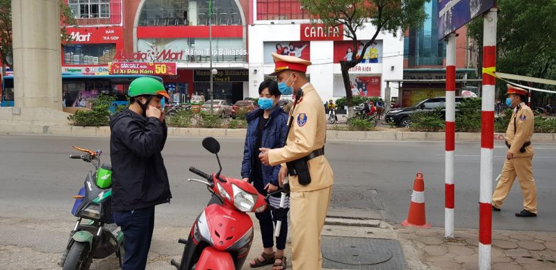 CSGT th&ocirc;ng b&aacute;o lỗi đối với người vi phạm