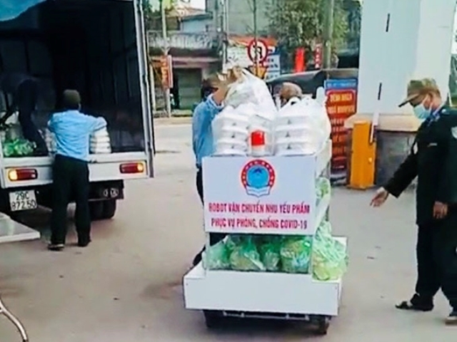 Robot có thể chở được 100kg hàng hóa. Robot có thể chở được 100kg hàng hóa.