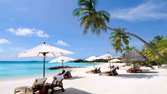 Dịch bệnh COVID-19 bùng phát trở lại đúng vào dịp Tết Nguyên đán Tân Sửu 2021 khiến ngành du lịch một lần nữa lâm vào cảnh thất thu.