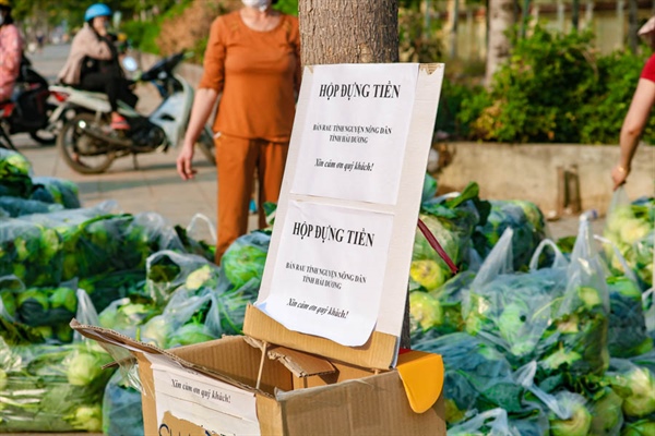 Hơn 1 tiếng nhóm tình nguyện bán 10 tấn rau hỗ trợ bà con ở Hải Dương - ảnh 4