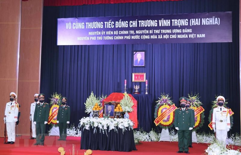 Linh cữu nguy&ecirc;n Ph&oacute; Thủ tướng Trương Vĩnh Trọng được qu&agrave;n tại Hội trường lớn UBND Tỉnh Bến Tre.