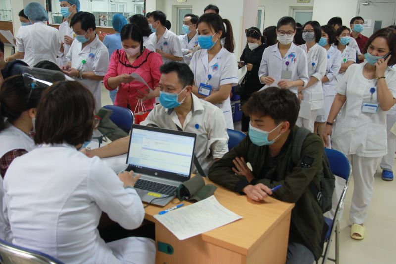 Bệnh viện Hữu Nghị: 172 đơn vị máu được hiến tặng tại chương trình "Blouse trắng - Trái tim hồng" - ảnh 1