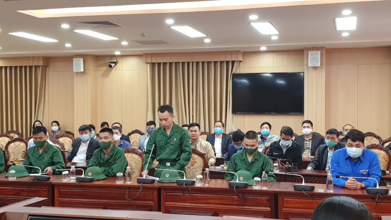 T&acirc;n binh Phạm Thừa Quỳnh Anh, ở x&atilde; C&aacute;t Quế, đại diện 23 t&acirc;n binh ph&aacute;t biểu