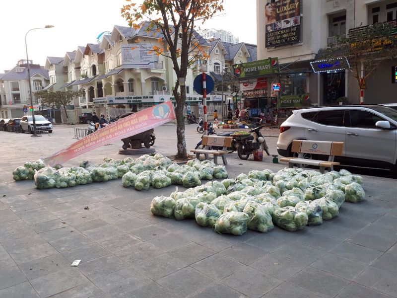Xe chở h&agrave;ng đến điểm đặt rồi ra về, người mua sẽ chủ động nhận h&agrave;ng v&agrave; chuyển khoản khi thuận tiện