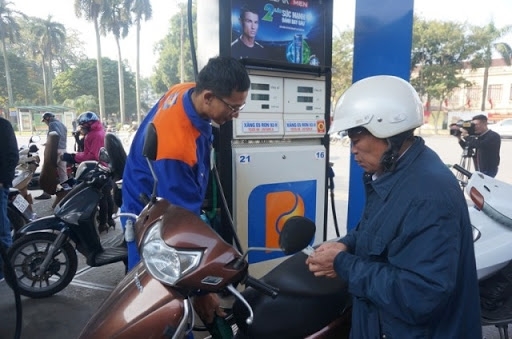 Xăng dầu đồng loạt tăng gi&aacute; từ 15h chiều nay 25/2.