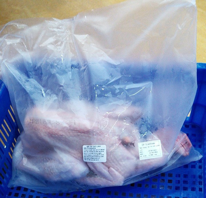 Sản phẩm g&agrave; Ch&iacute; Linh được đưa về H&agrave; Nội thực hiện giết mổ, l&agrave;m sạch, đ&oacute;ng g&oacute;i theo quy tr&igrave;nh đảm bảo do C&ocirc;ng ty CP hỗ trợ